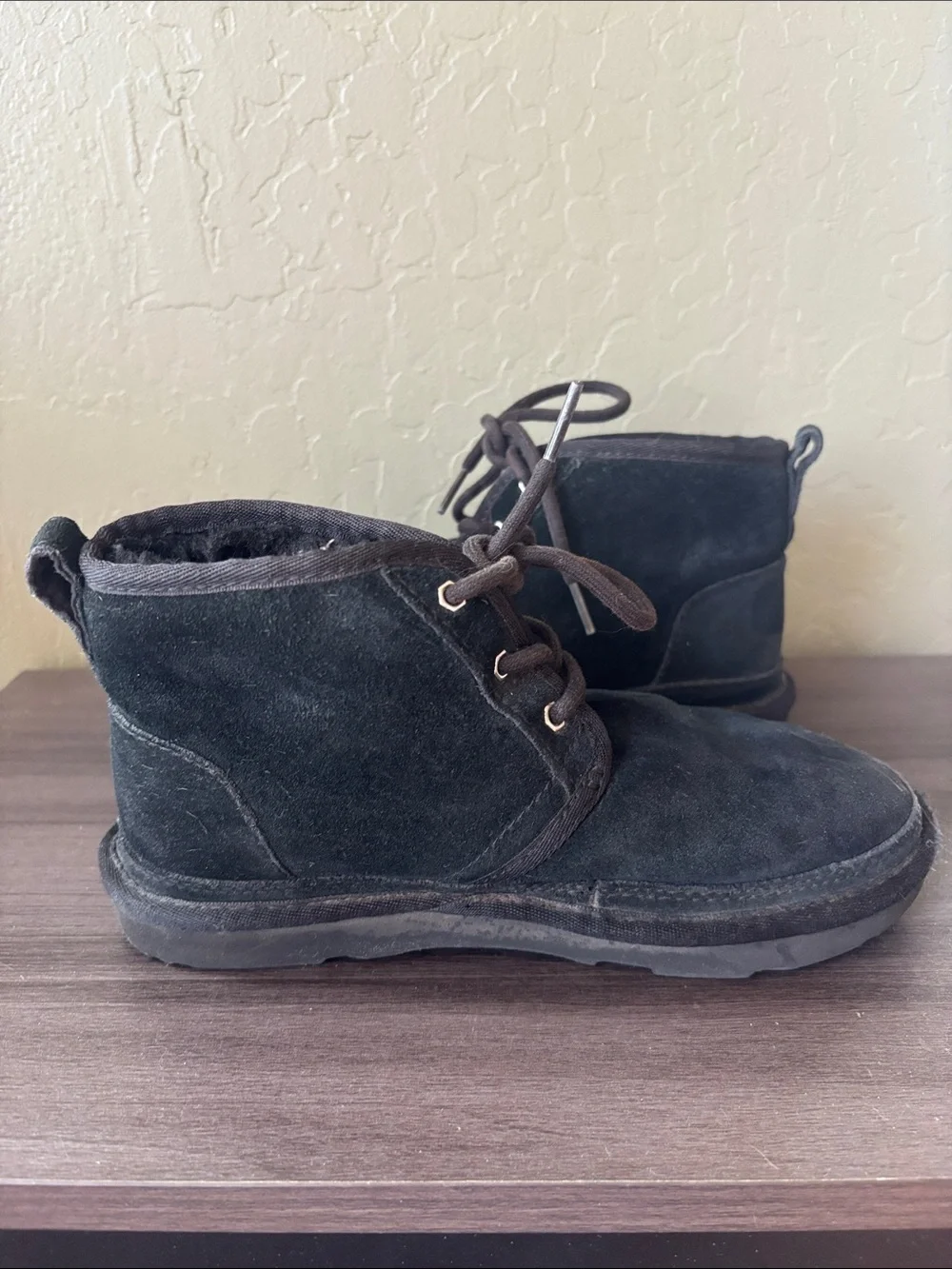 UGG Neumel II Black Suede Chukka Boot Size 3 Kids (EU 35)